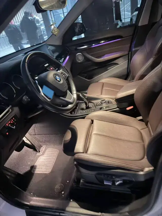 2021 BMW X1 thumbnail 3