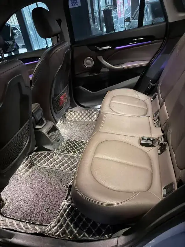 2021 BMW X1 thumbnail 4