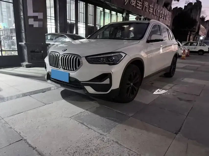 2021 BMW X1 view 1