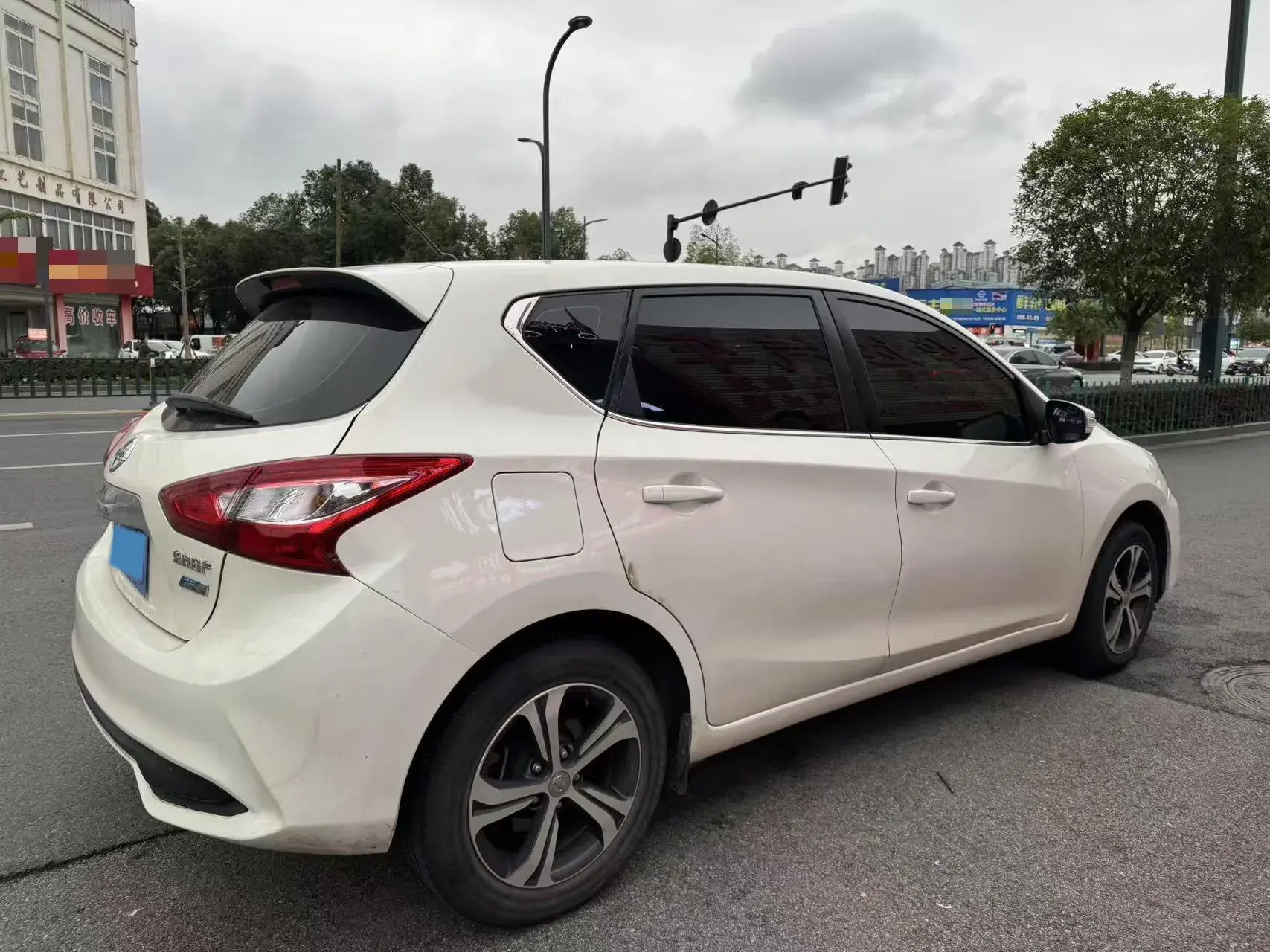 2020 NISSAN TIIDA thumbnail 4