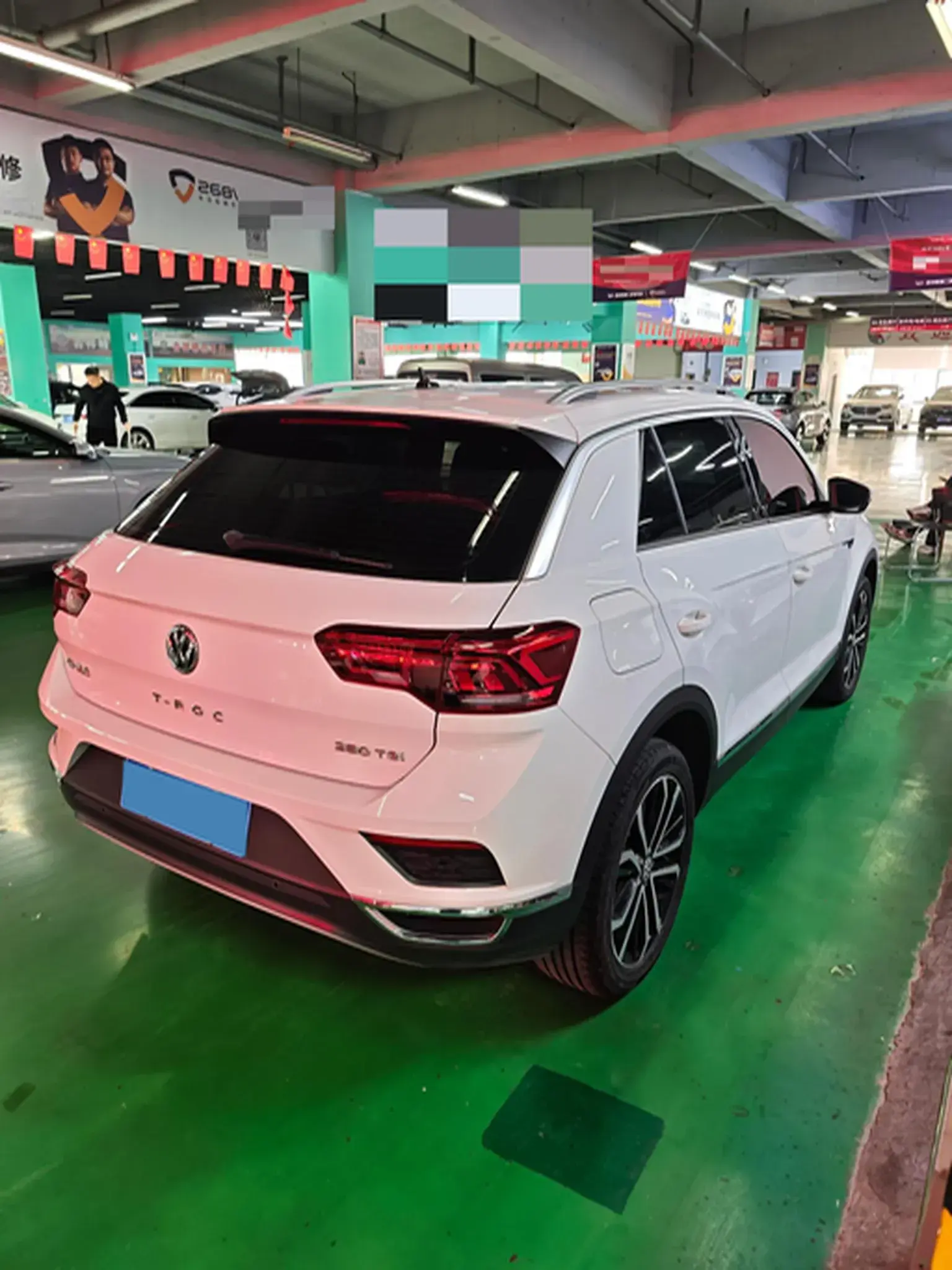 2020 VOLKSWAGEN T-ROC thumbnail 4