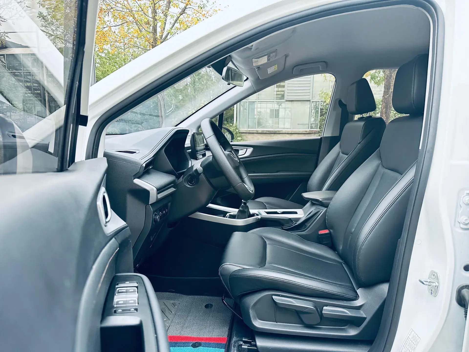 2022 WULING JIACHEN thumbnail 4