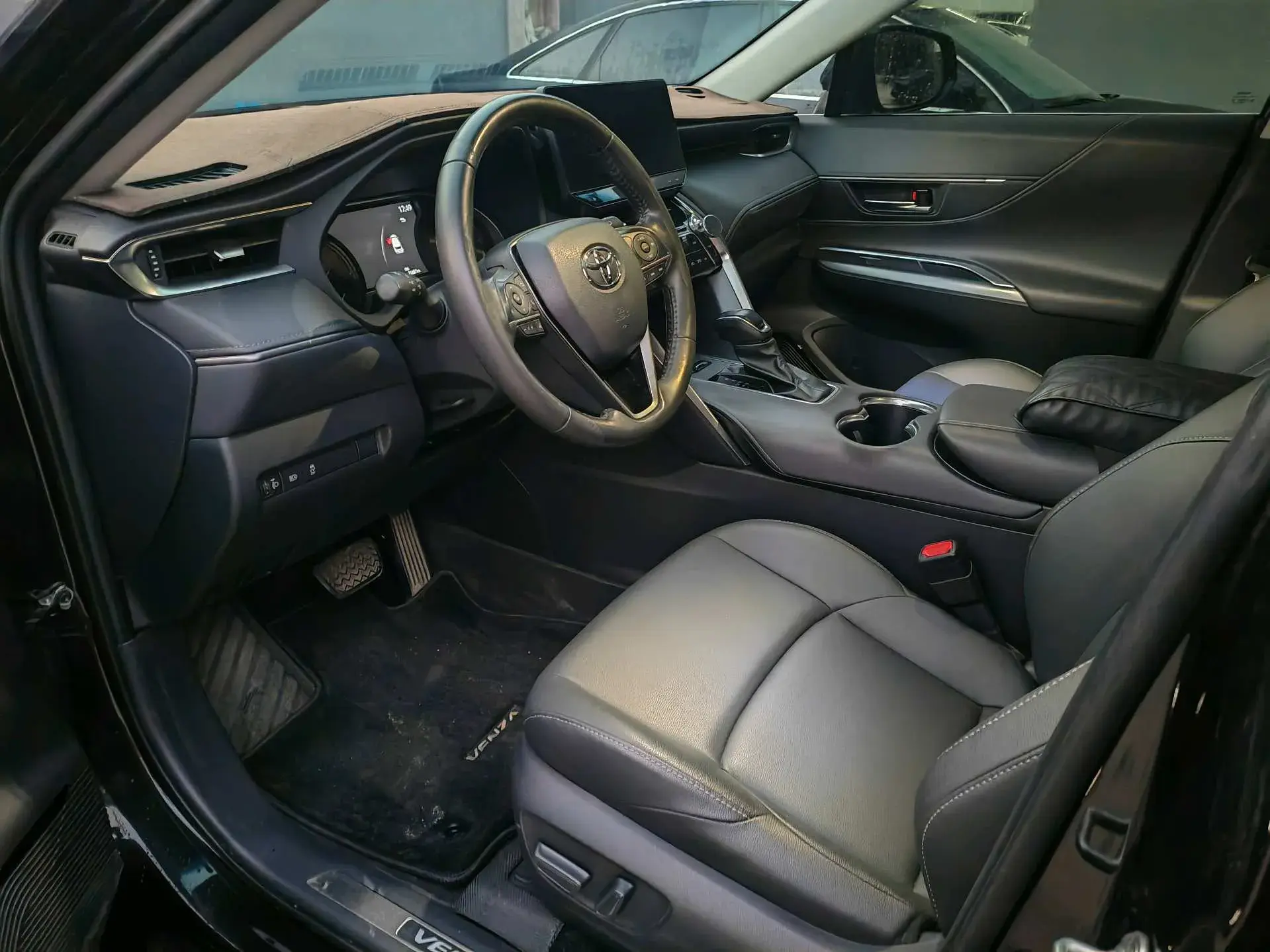 2023 TOYOTA VENZA thumbnail 2