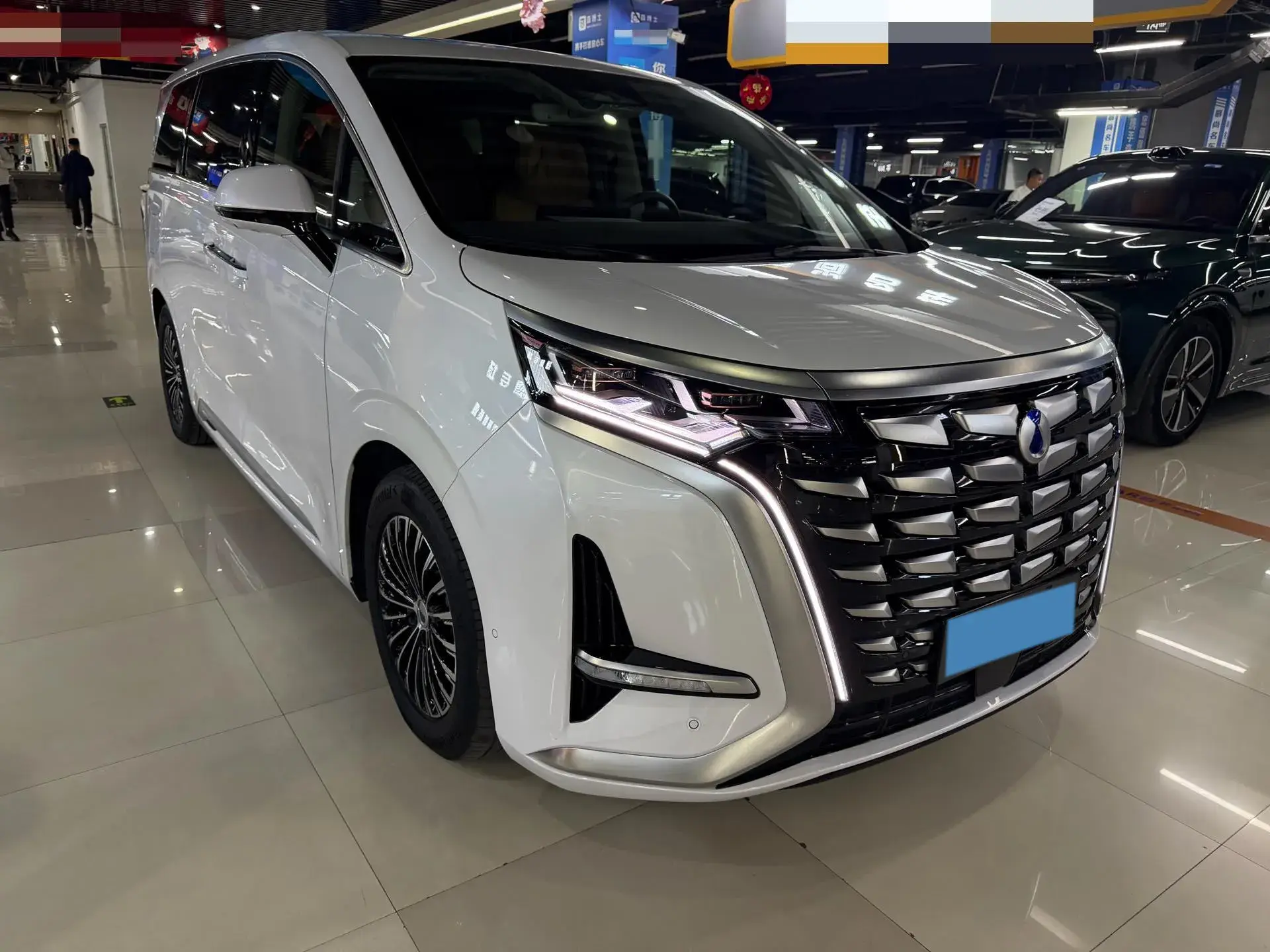 2022 DENZA D9 thumbnail 3