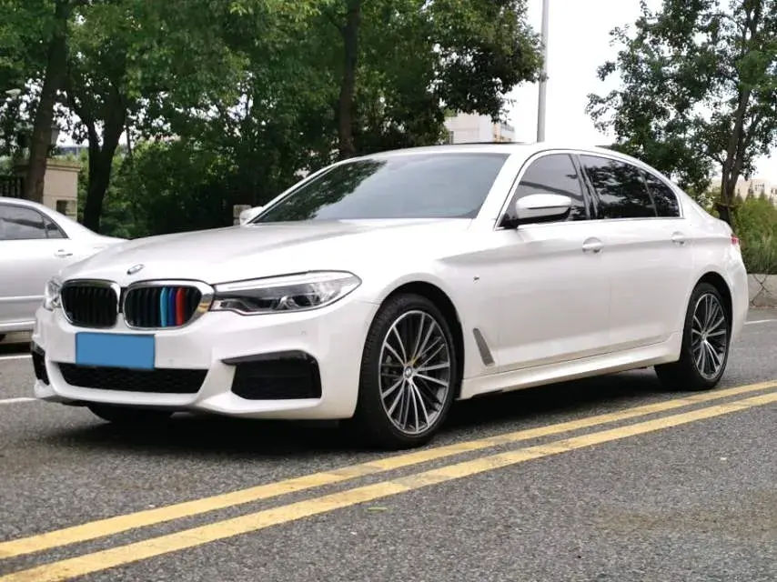 2020 BMW 5 view 1