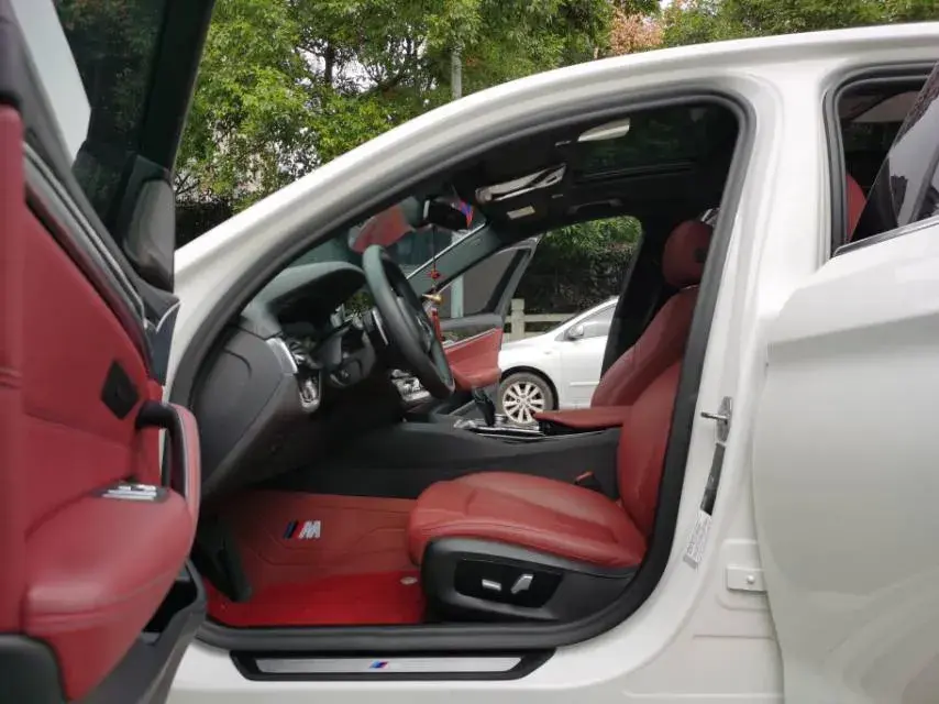 2020 BMW 5 thumbnail 4