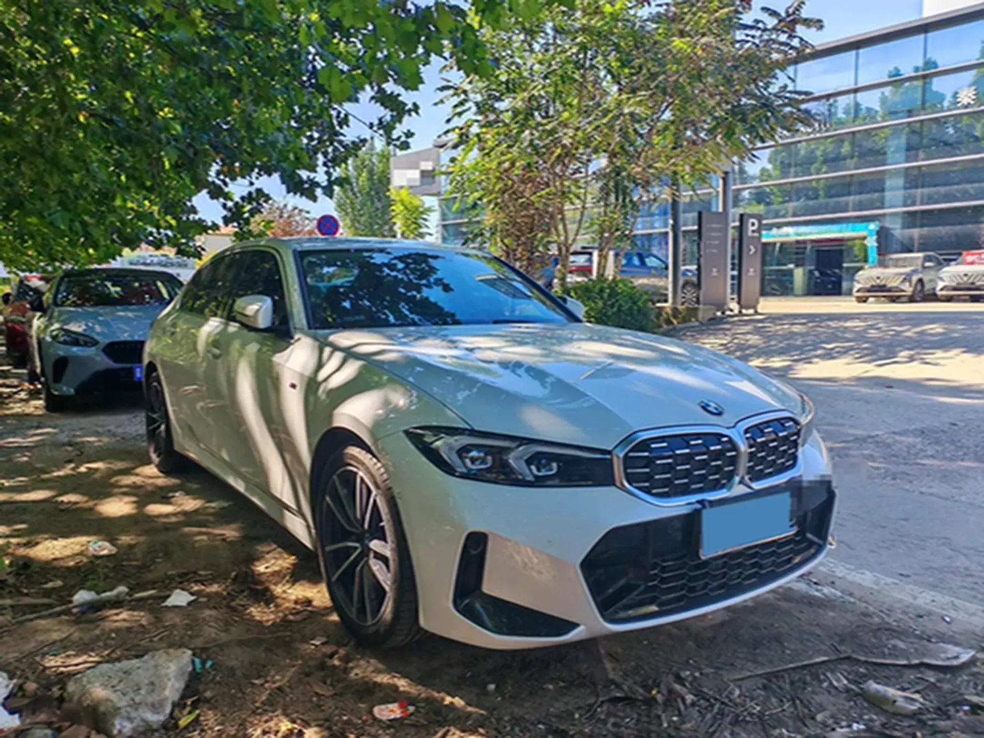 2024 BMW 3 thumbnail 2