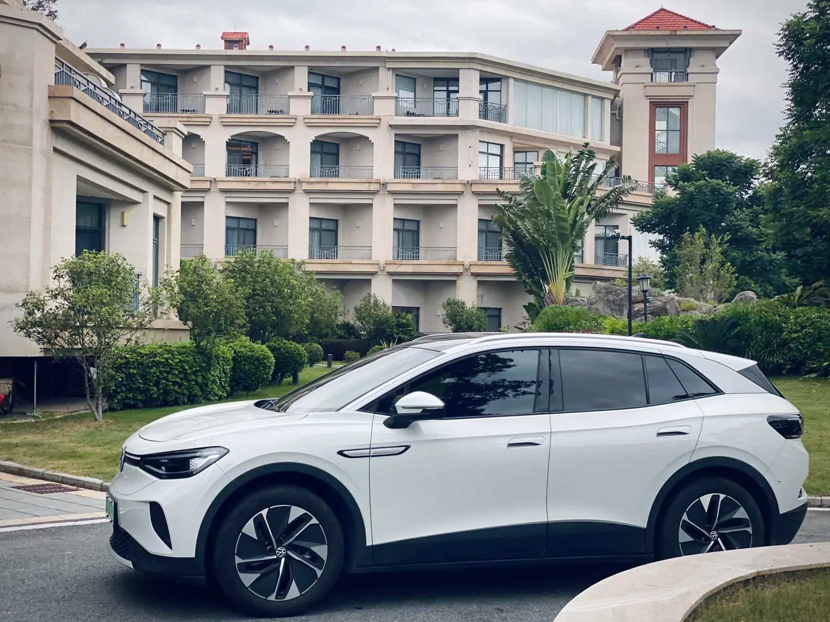 2022 VOLKSWAGEN ID.4 thumbnail 4