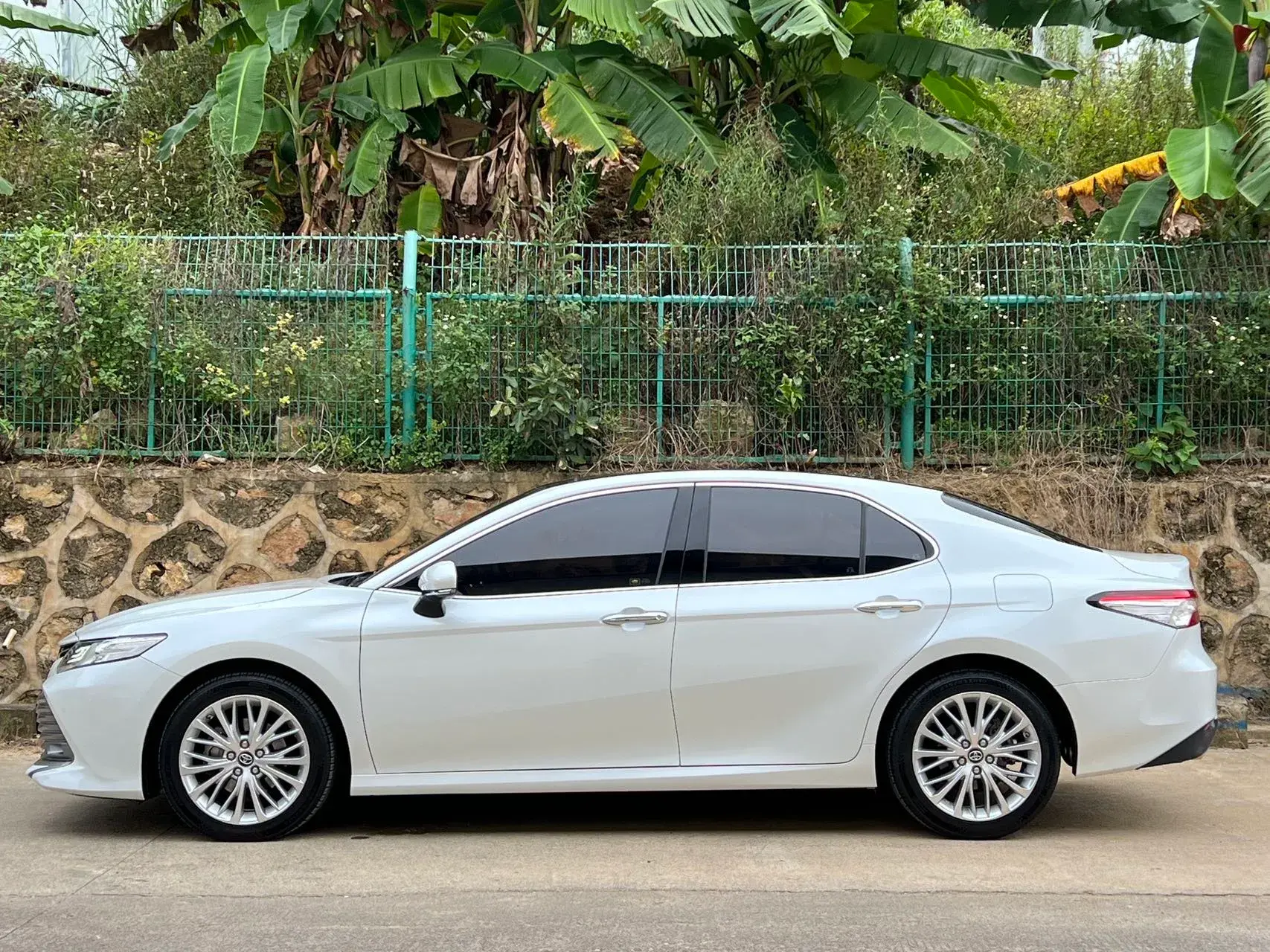 2019 TOYOTA CAMRY thumbnail 3