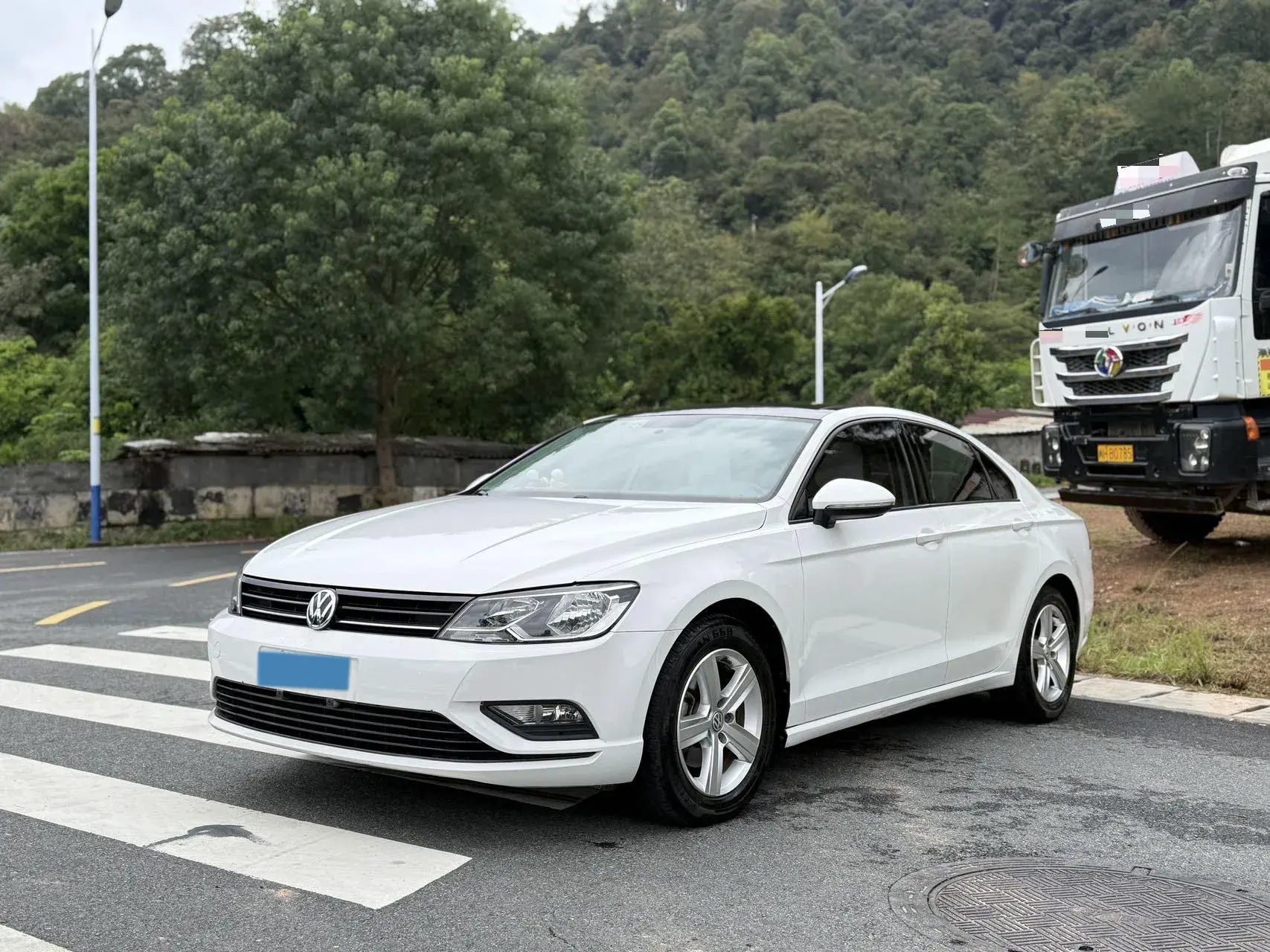 2017 VOLKSWAGEN LAMANDO view 1