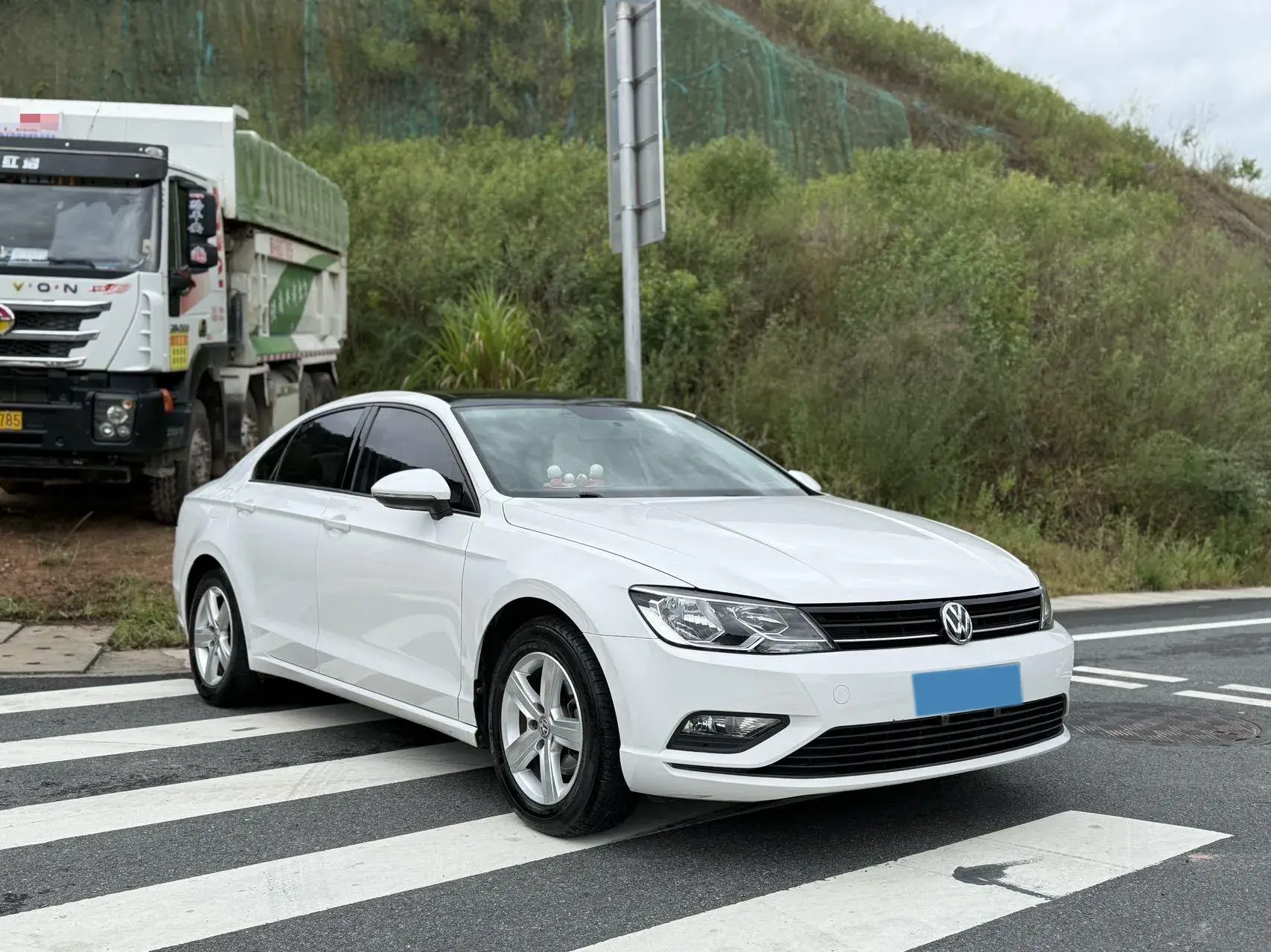 2017 VOLKSWAGEN LAMANDO thumbnail 3