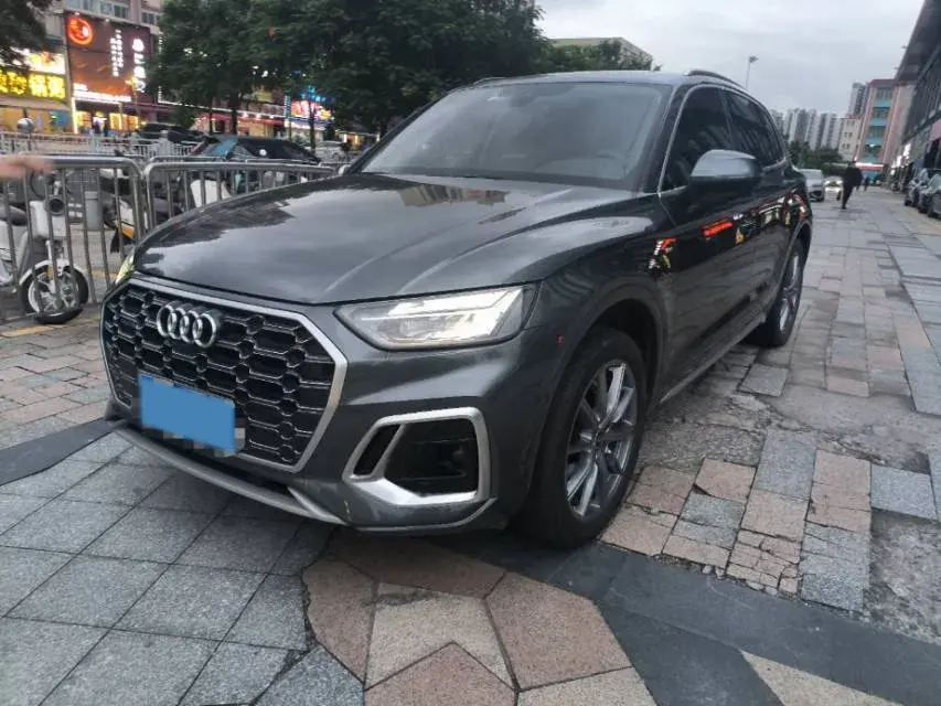 2022 AUDI Q5L view 1