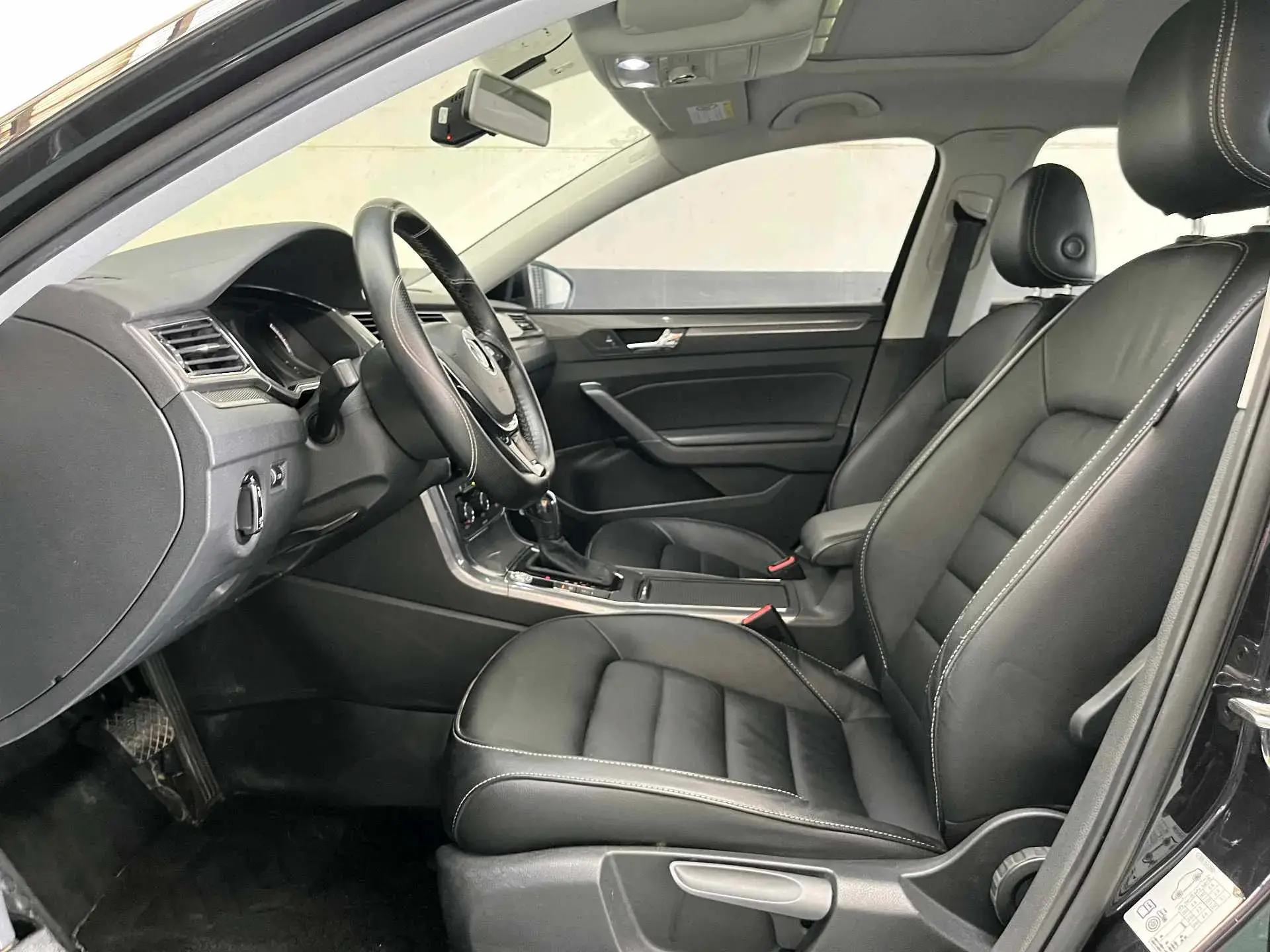 2015 VOLKSWAGEN PASSAT thumbnail 4