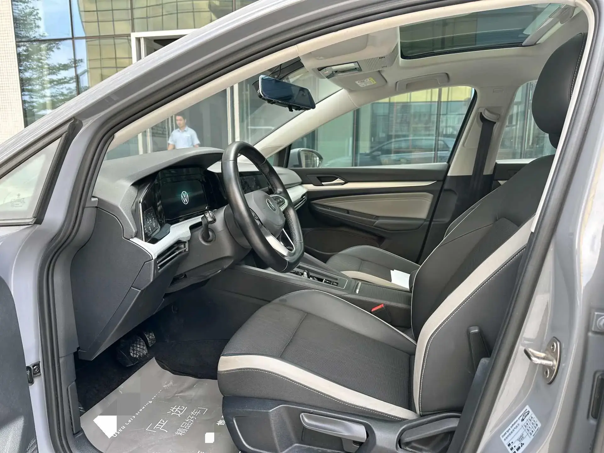 2021 VOLKSWAGEN GOLF thumbnail 4