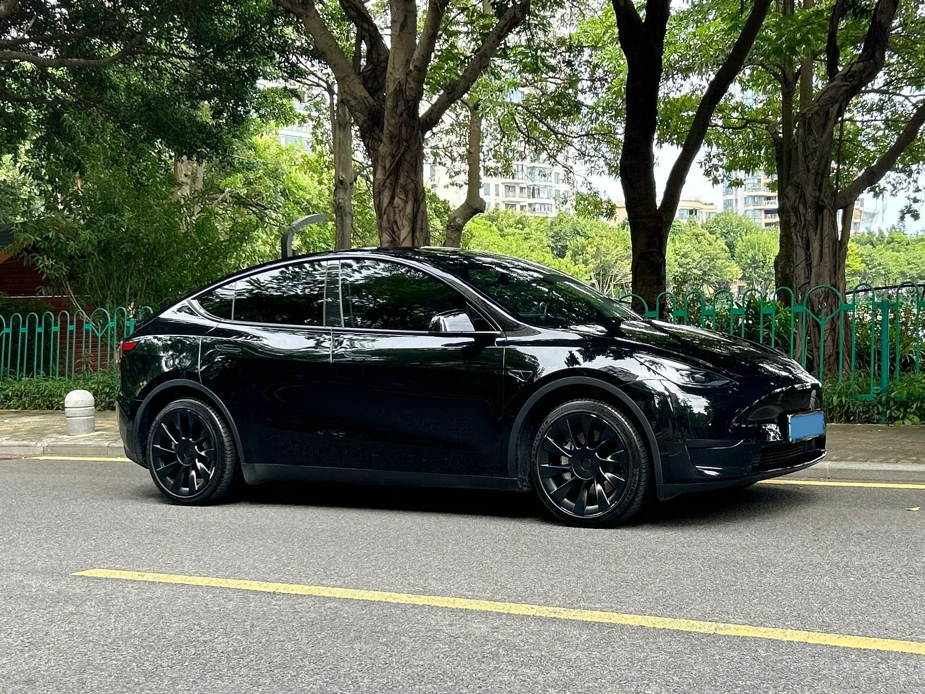 2022 TESLA MODEL thumbnail 3