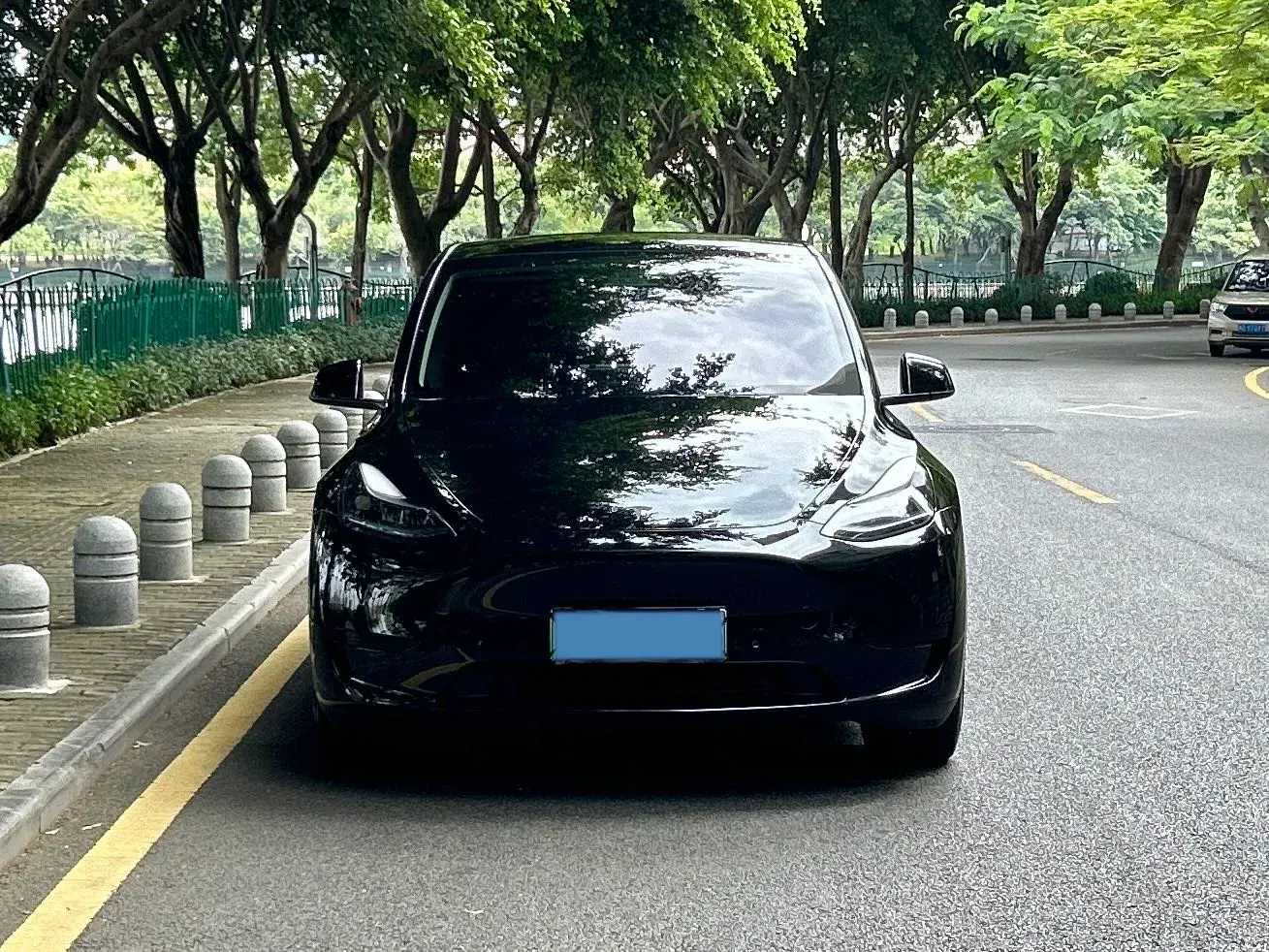 2022 TESLA MODEL thumbnail 2