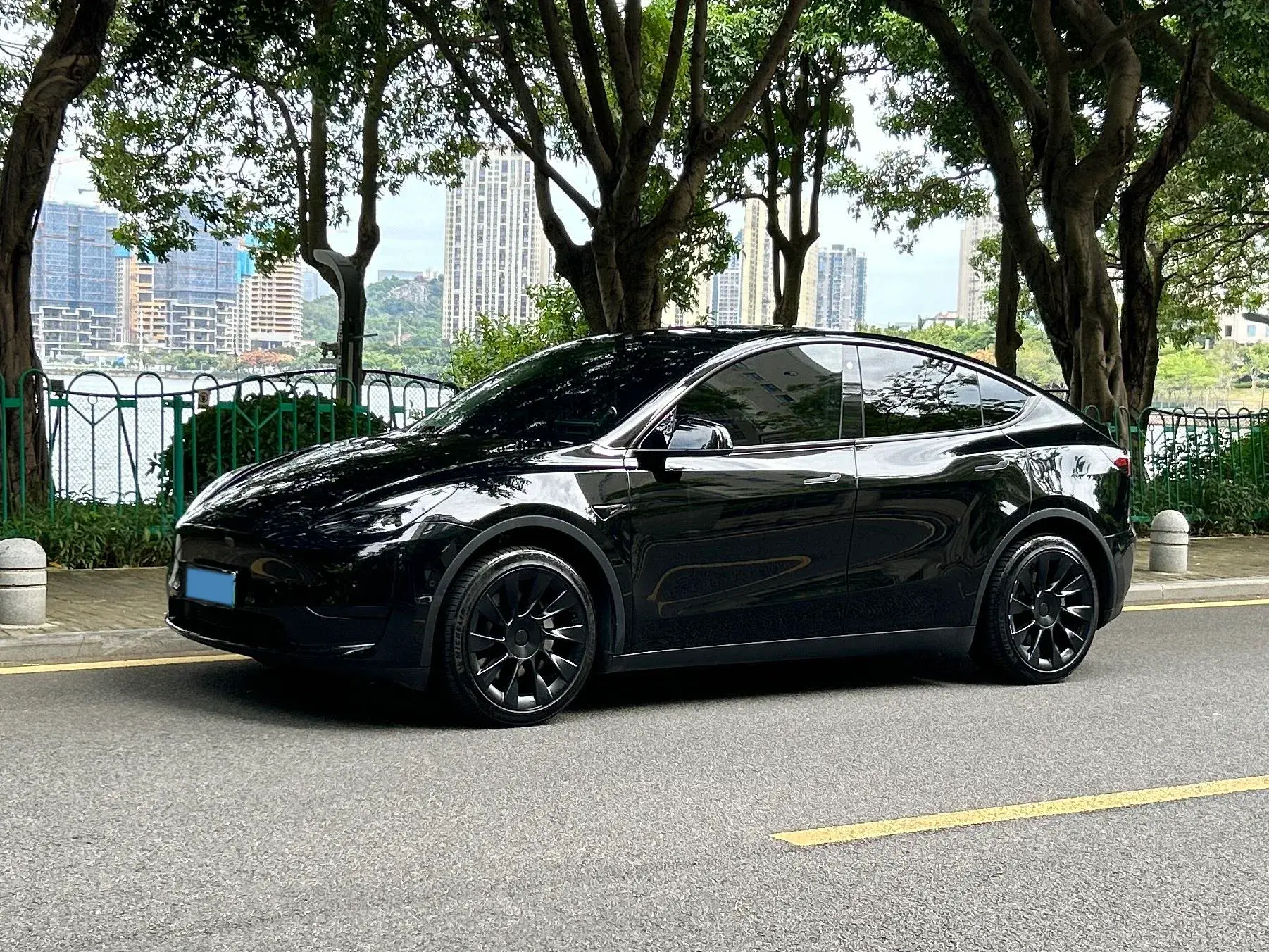 2022 TESLA MODEL view 1