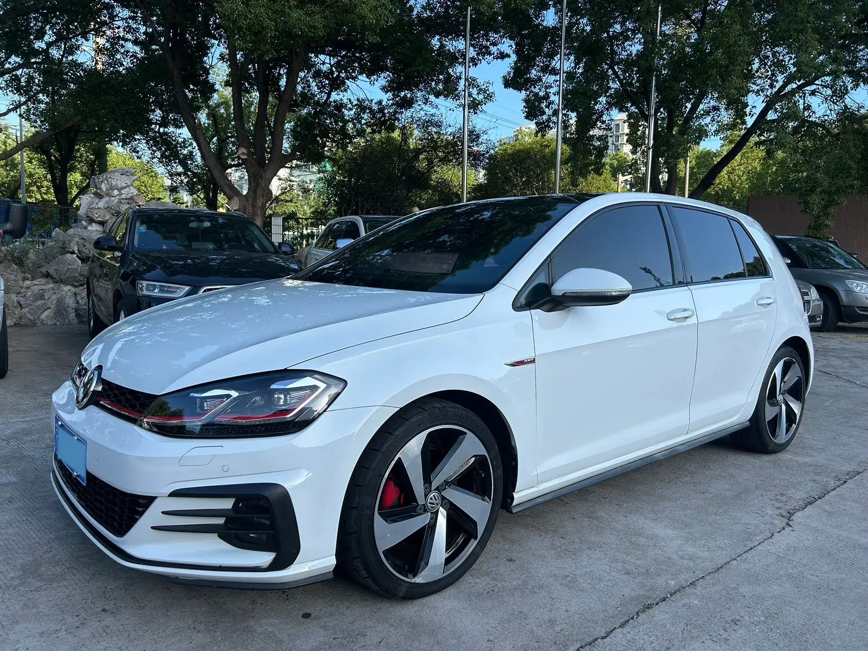 2018 VOLKSWAGEN GOLFGTI view 1