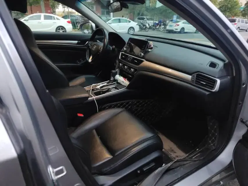 2018 HONDA ACCORD thumbnail 4