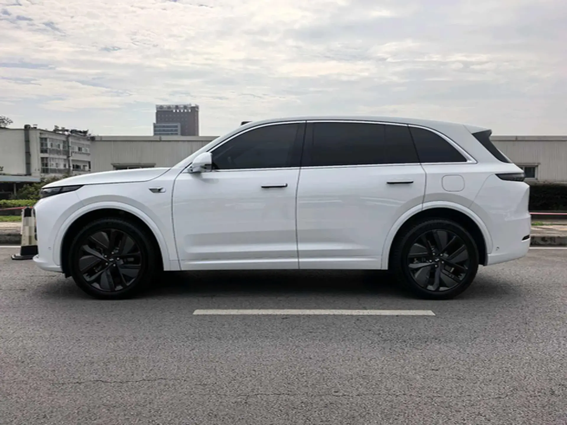 2024 LI L6 thumbnail 2