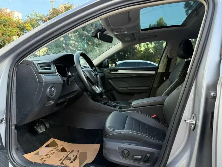 2019 SKODA SUPERB thumbnail 4