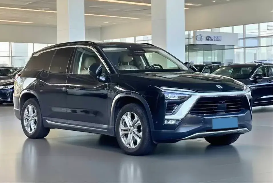 2018 NIO ES8 thumbnail 2