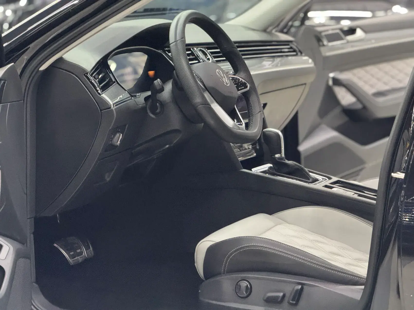 2023 VOLKSWAGEN MAGOTAN thumbnail 4