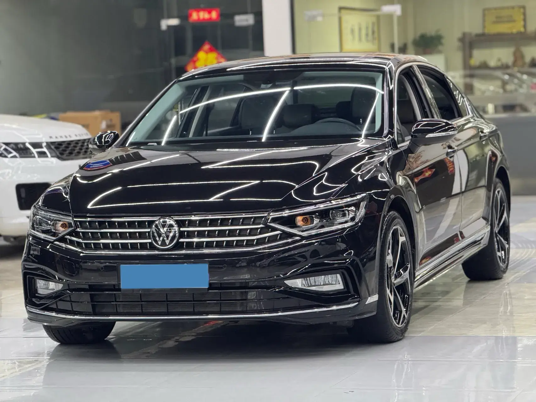 2023 VOLKSWAGEN MAGOTAN view 1