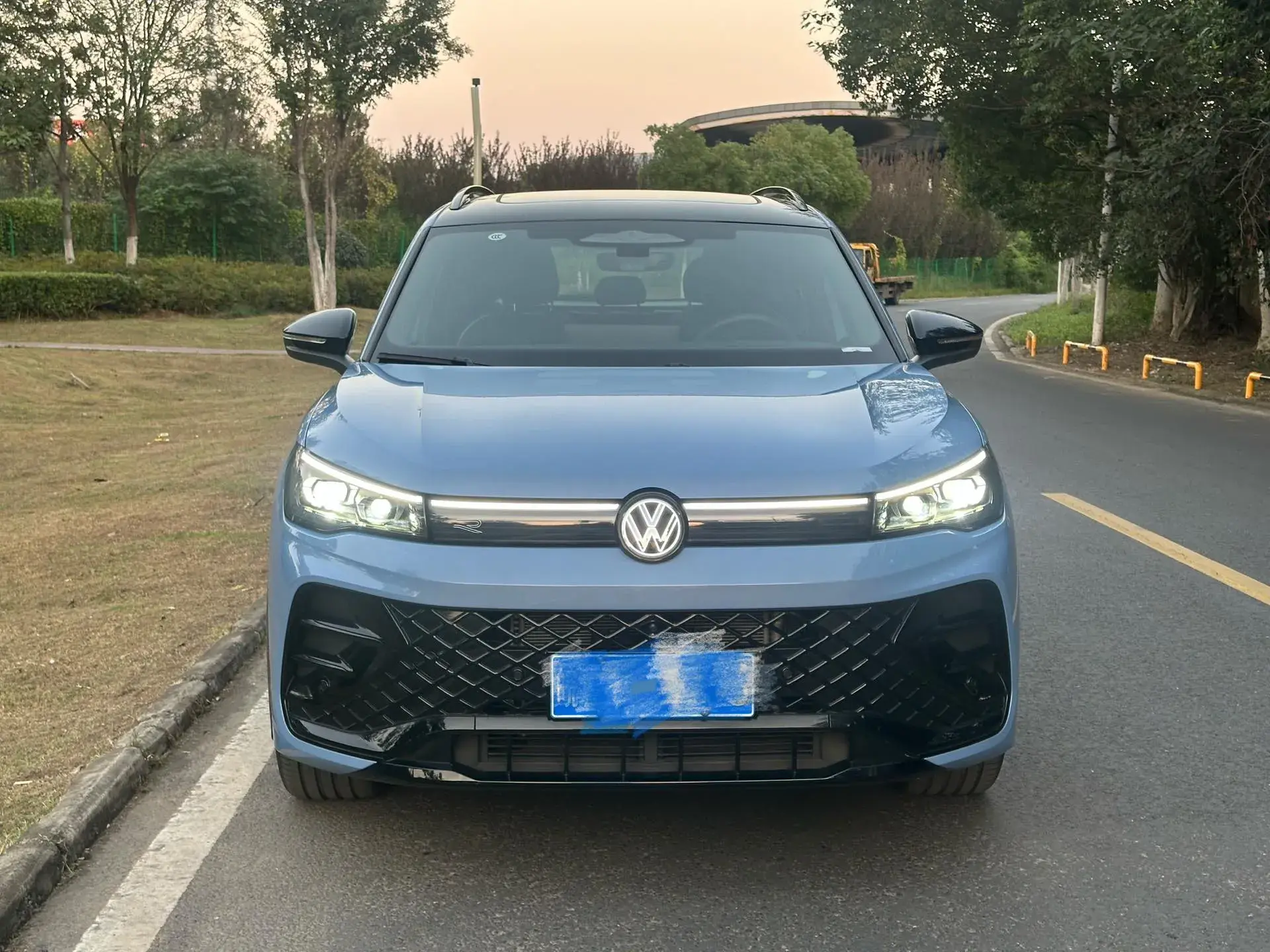 2024 VOLKSWAGEN TIGUAN thumbnail 2