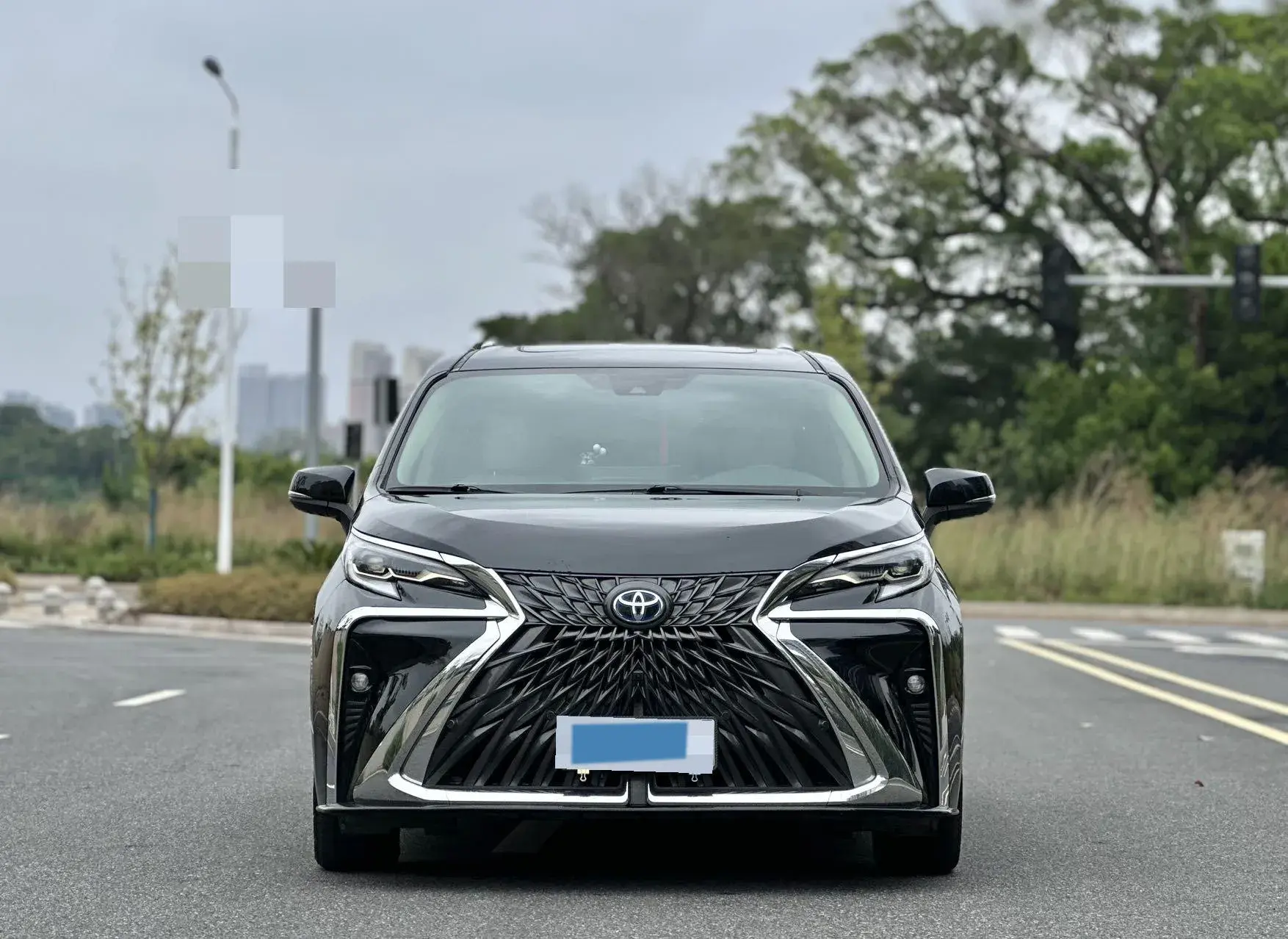 2023 TOYOTA GRANVIA thumbnail 2