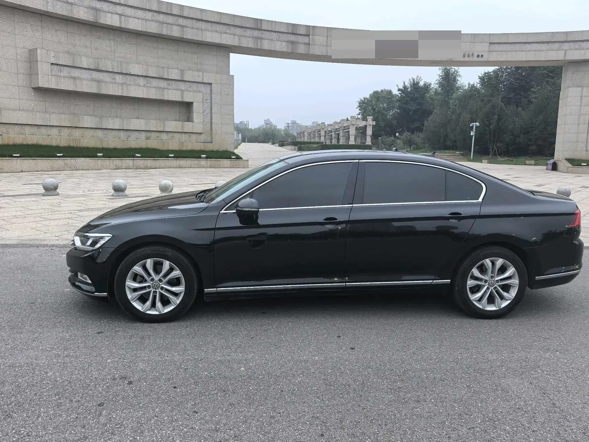 2017 VOLKSWAGEN MAGOTAN thumbnail 4