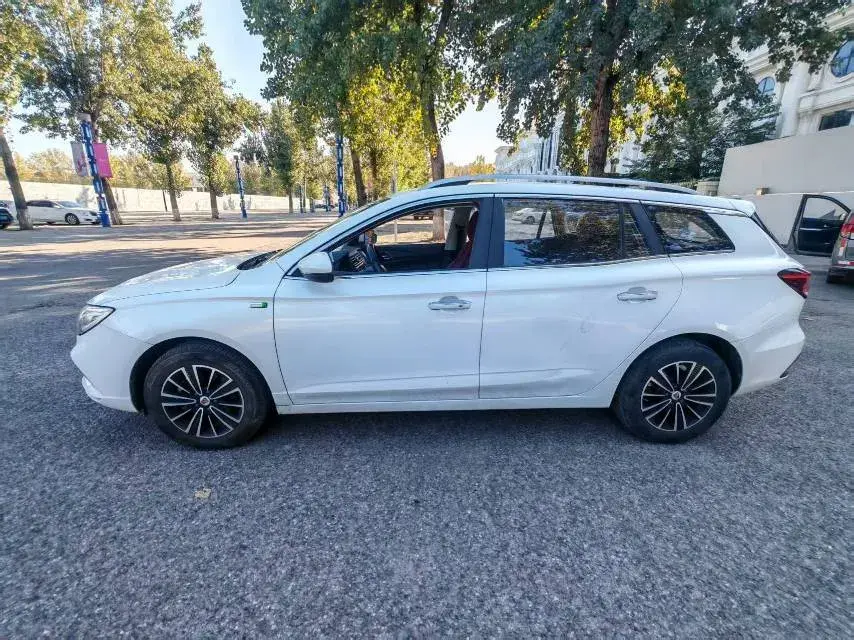 2018 ROEWE EI5 thumbnail 2