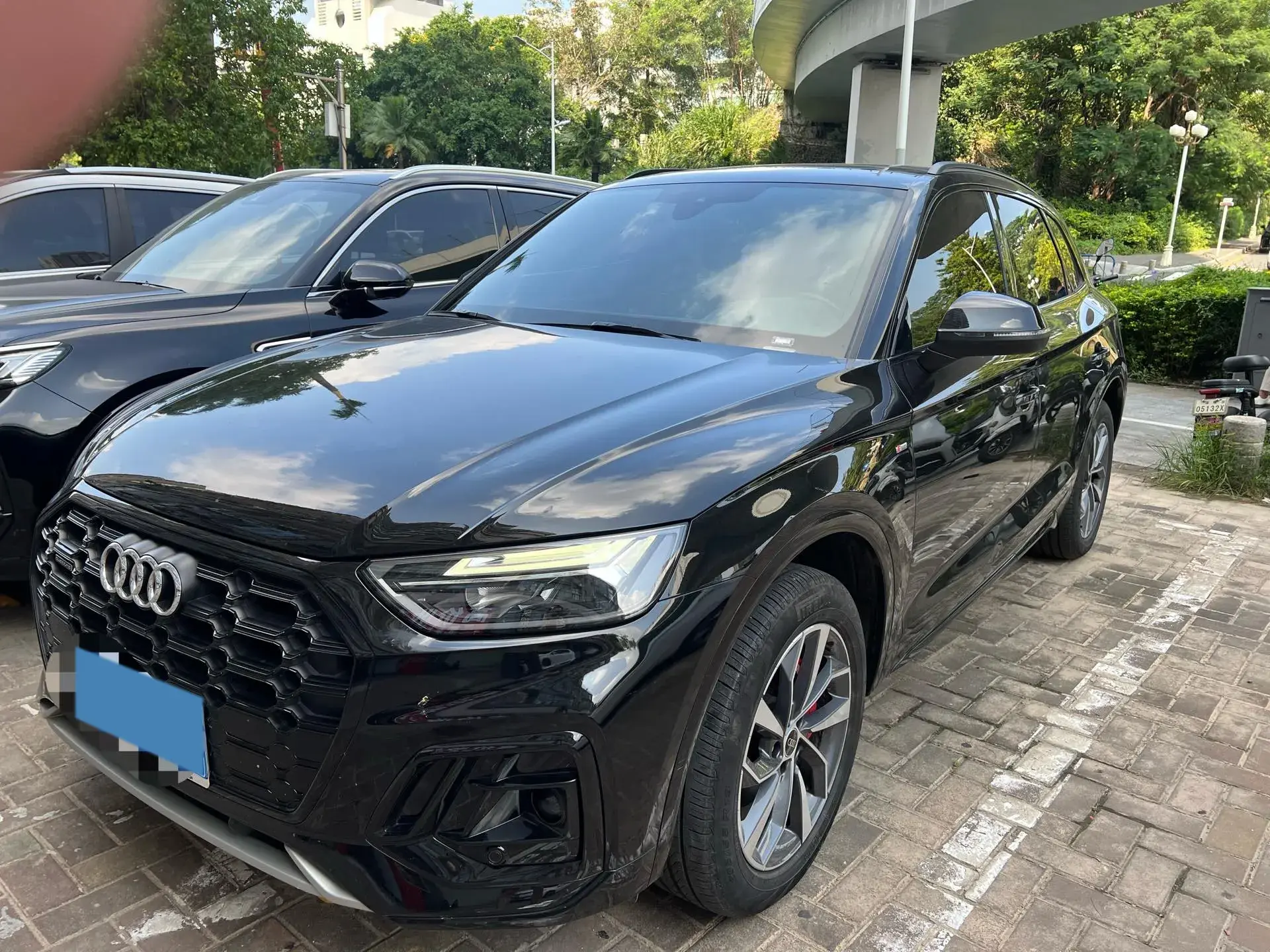 2022 AUDI Q5L view 1