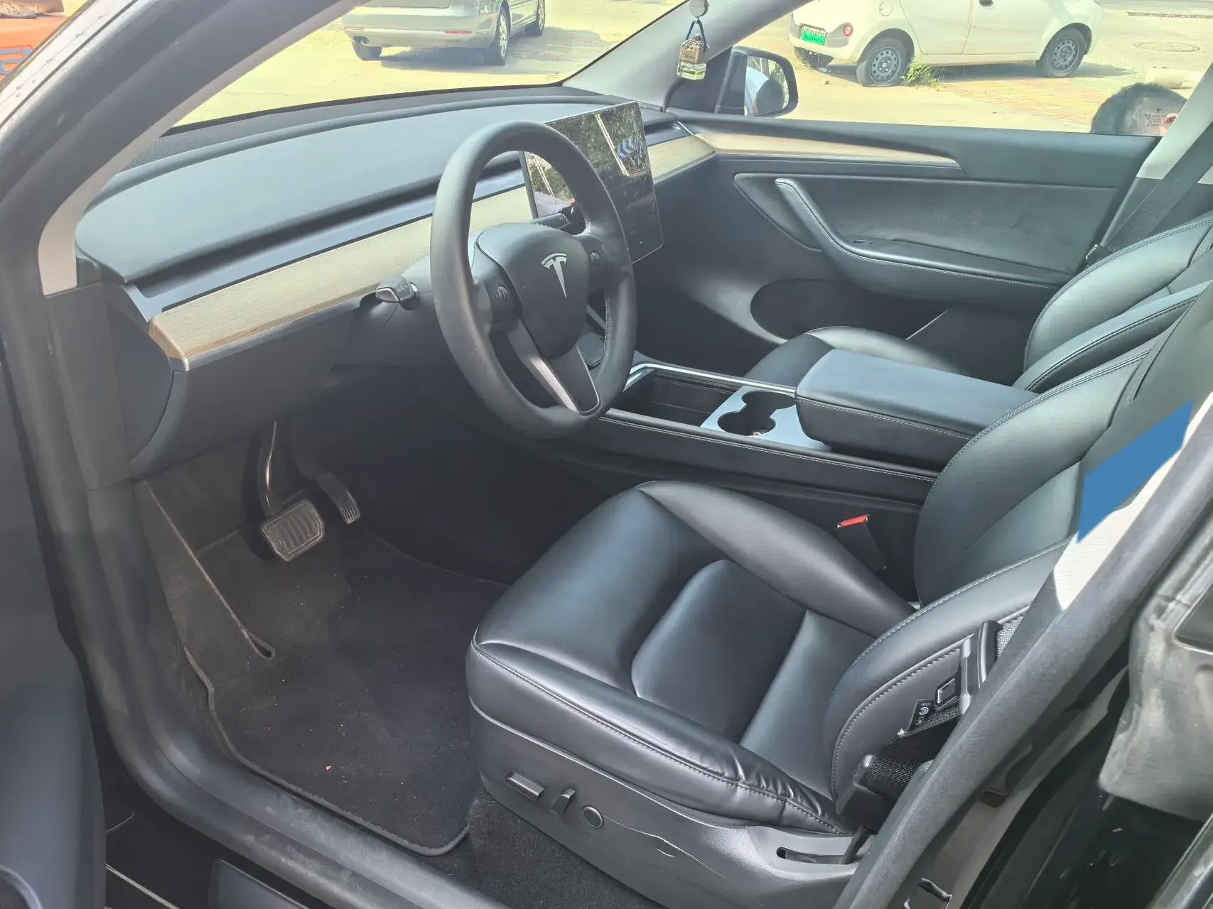 2022 TESLA MODEL thumbnail 4