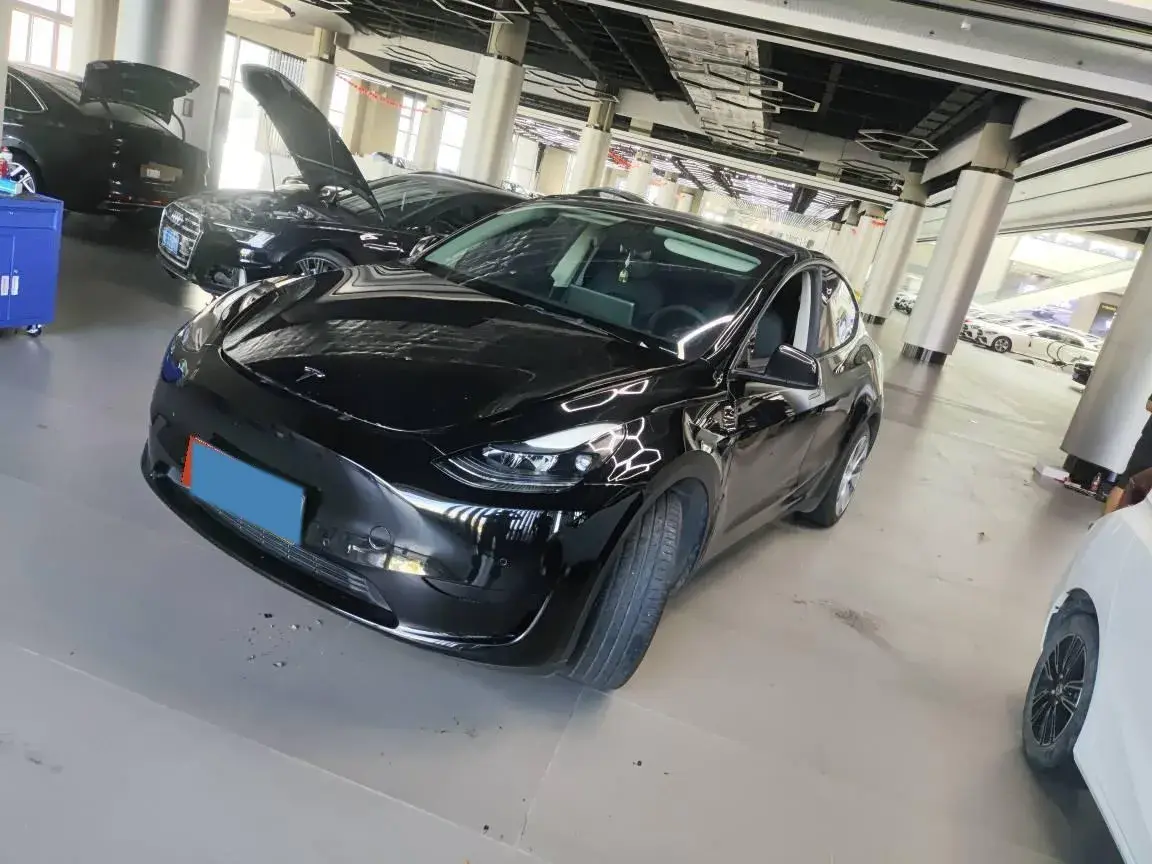 2022 TESLA MODEL view 1