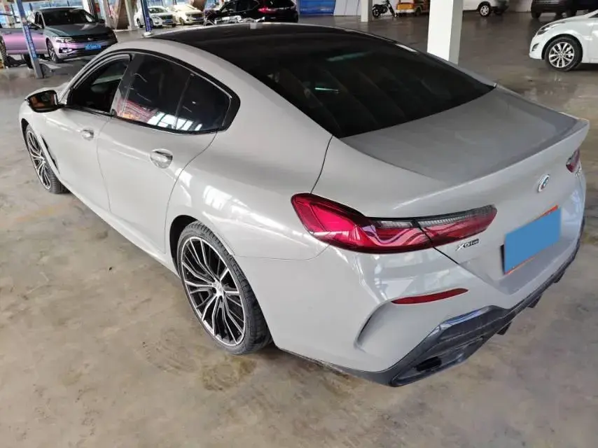 2022 BMW 8 thumbnail 3