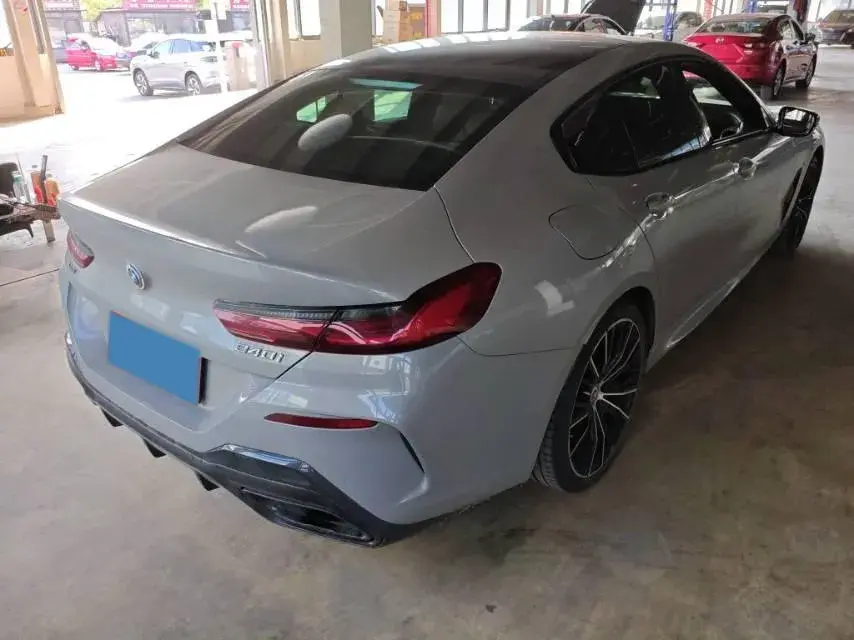 2022 BMW 8 thumbnail 4