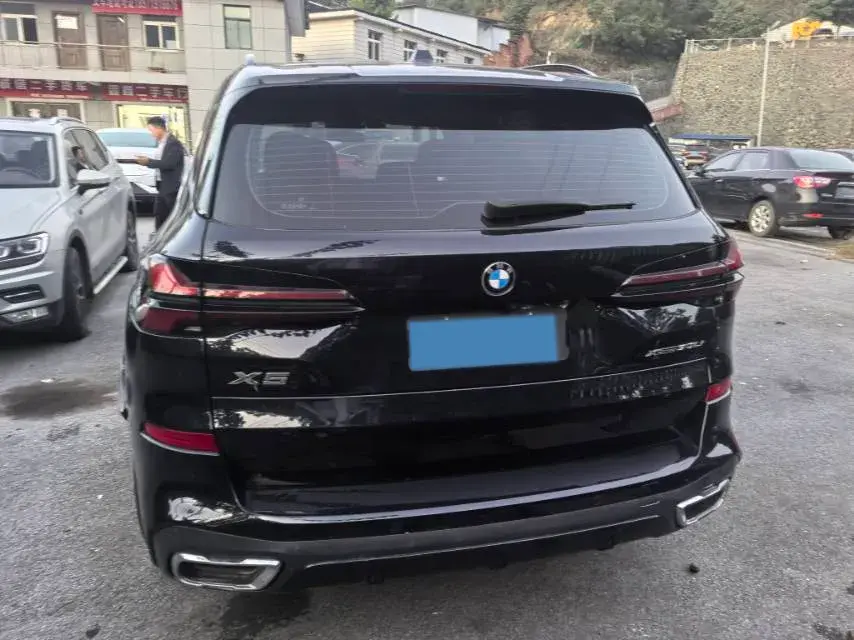 2023 BMW X5 thumbnail 4