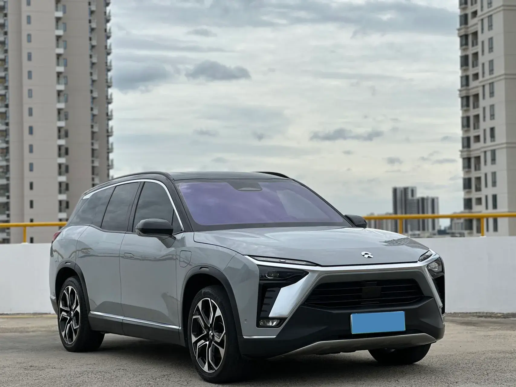 2020 NIO ES8 thumbnail 3