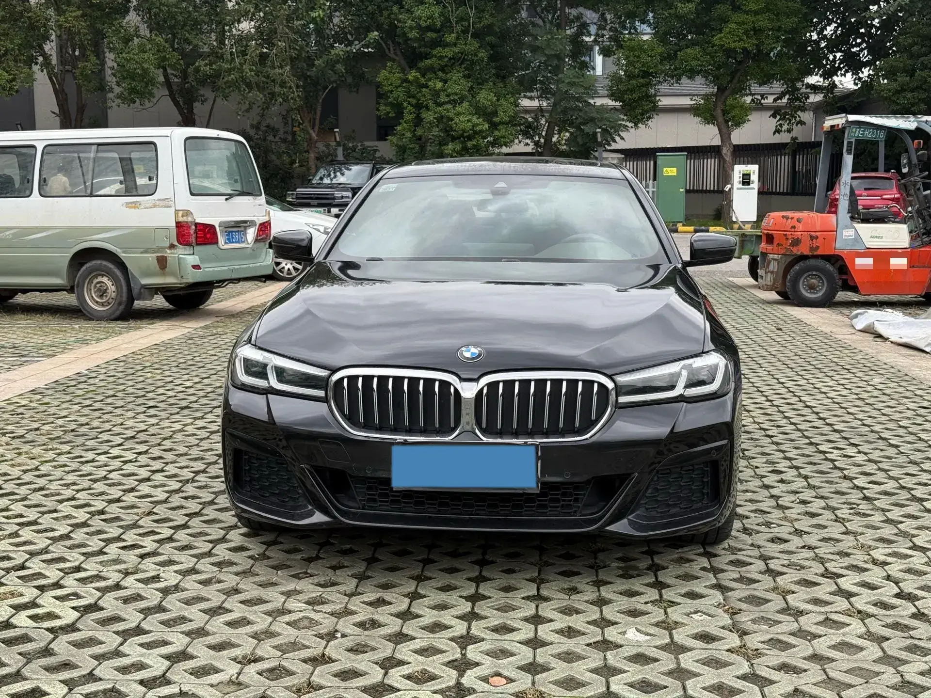 2021 BMW 5 thumbnail 2