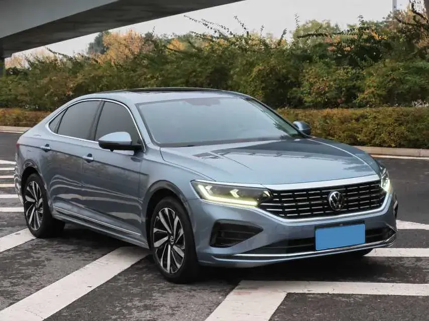 2023 VOLKSWAGEN PASSAT thumbnail 3