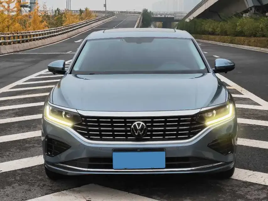2023 VOLKSWAGEN PASSAT thumbnail 2