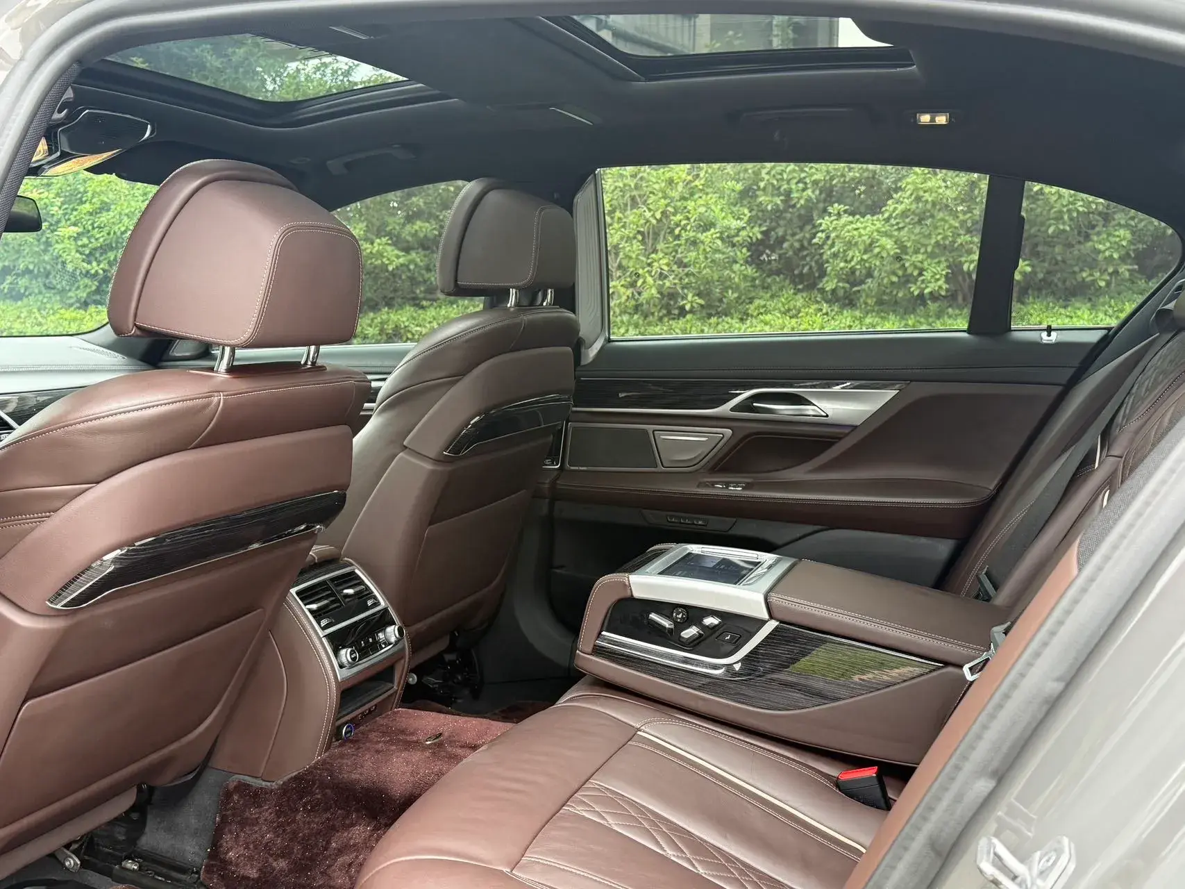 2021 BMW 7 thumbnail 4