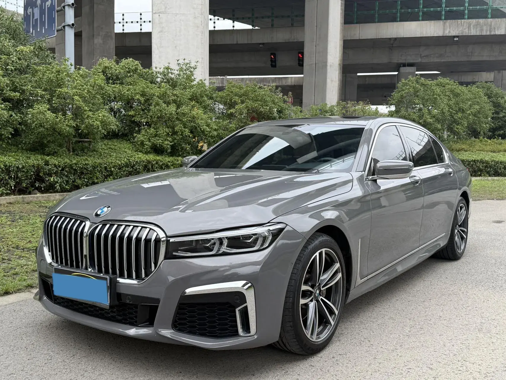 2021 BMW 7 view 1