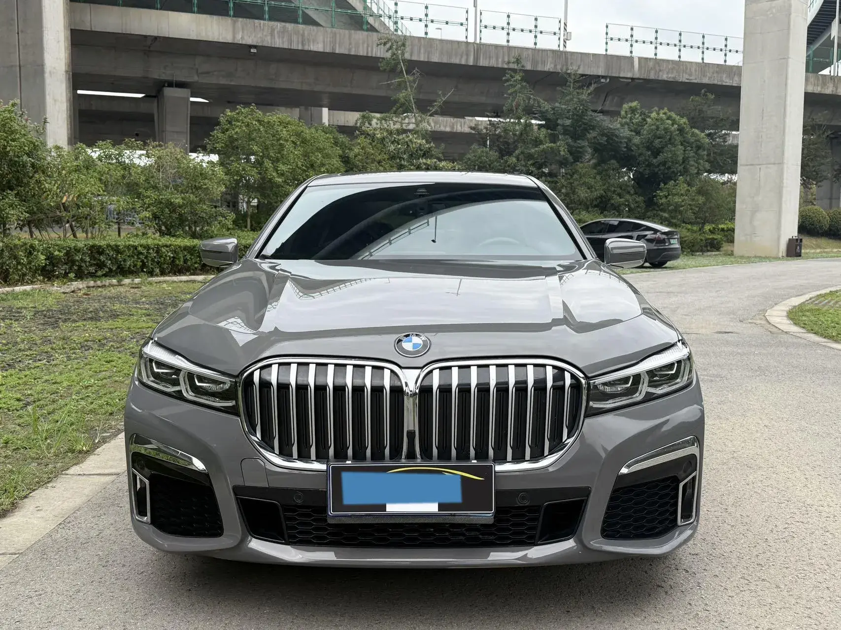 2021 BMW 7 thumbnail 2