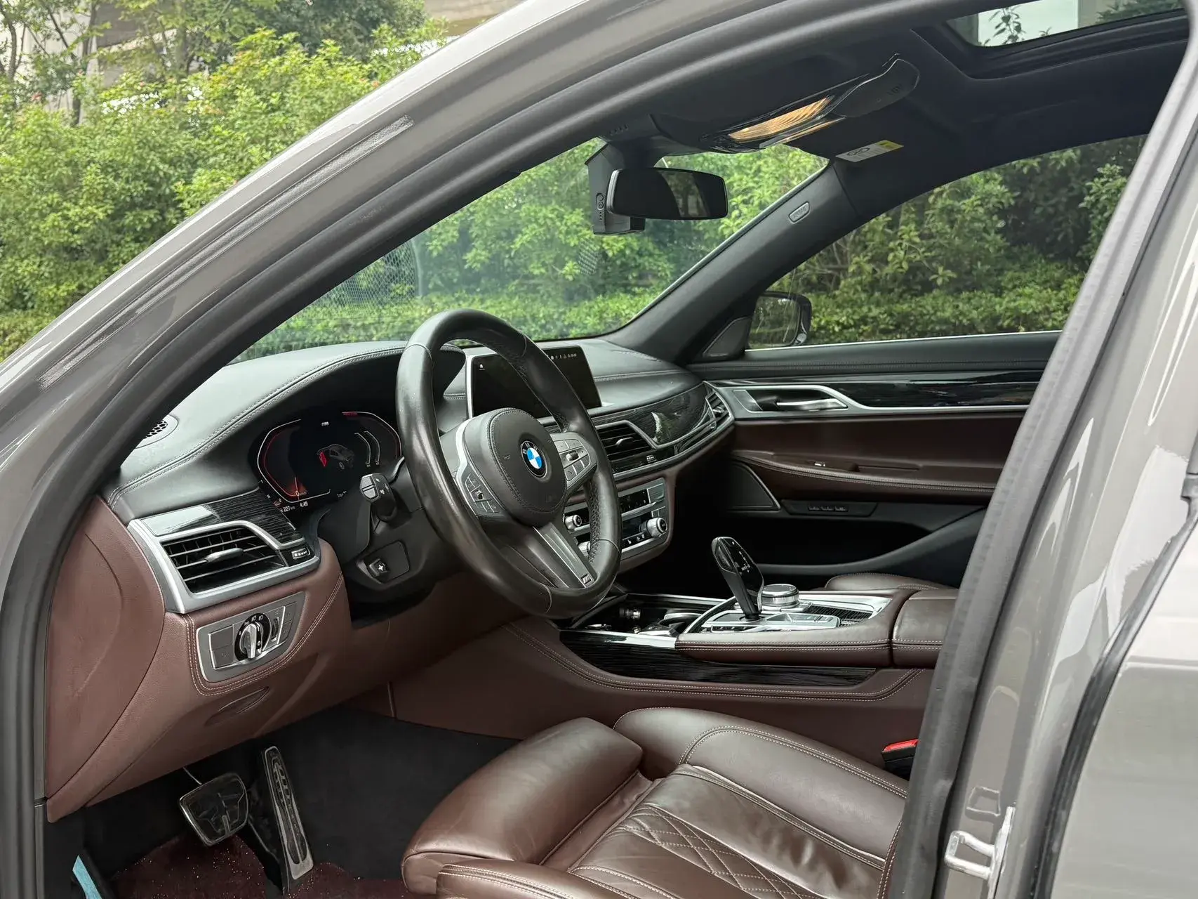 2021 BMW 7 thumbnail 3