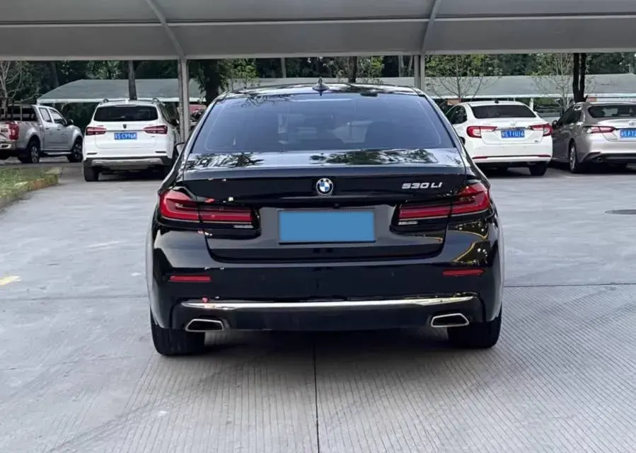 2021 BMW 5 thumbnail 3