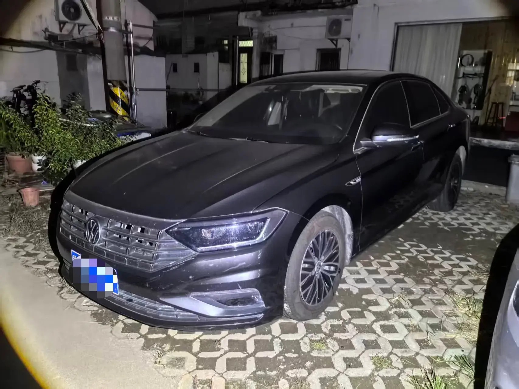 2021 VOLKSWAGEN SAGITAR view 1