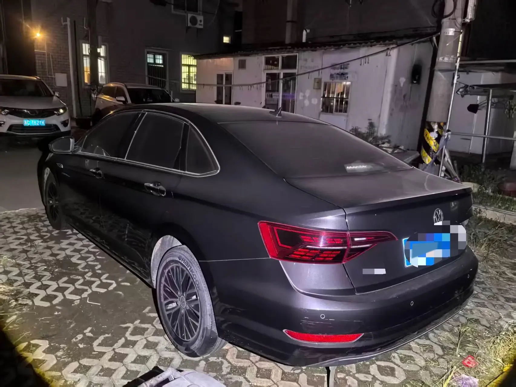 2021 VOLKSWAGEN SAGITAR thumbnail 4