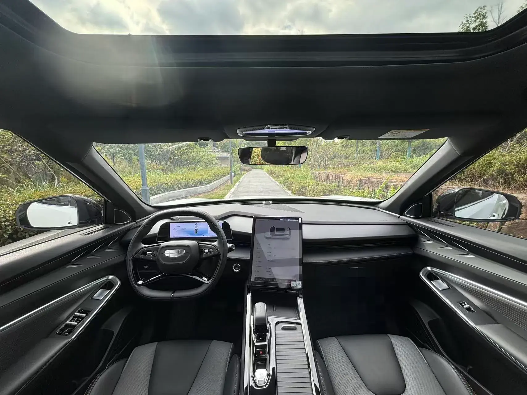 2023 GEELY AZKARRA thumbnail 4